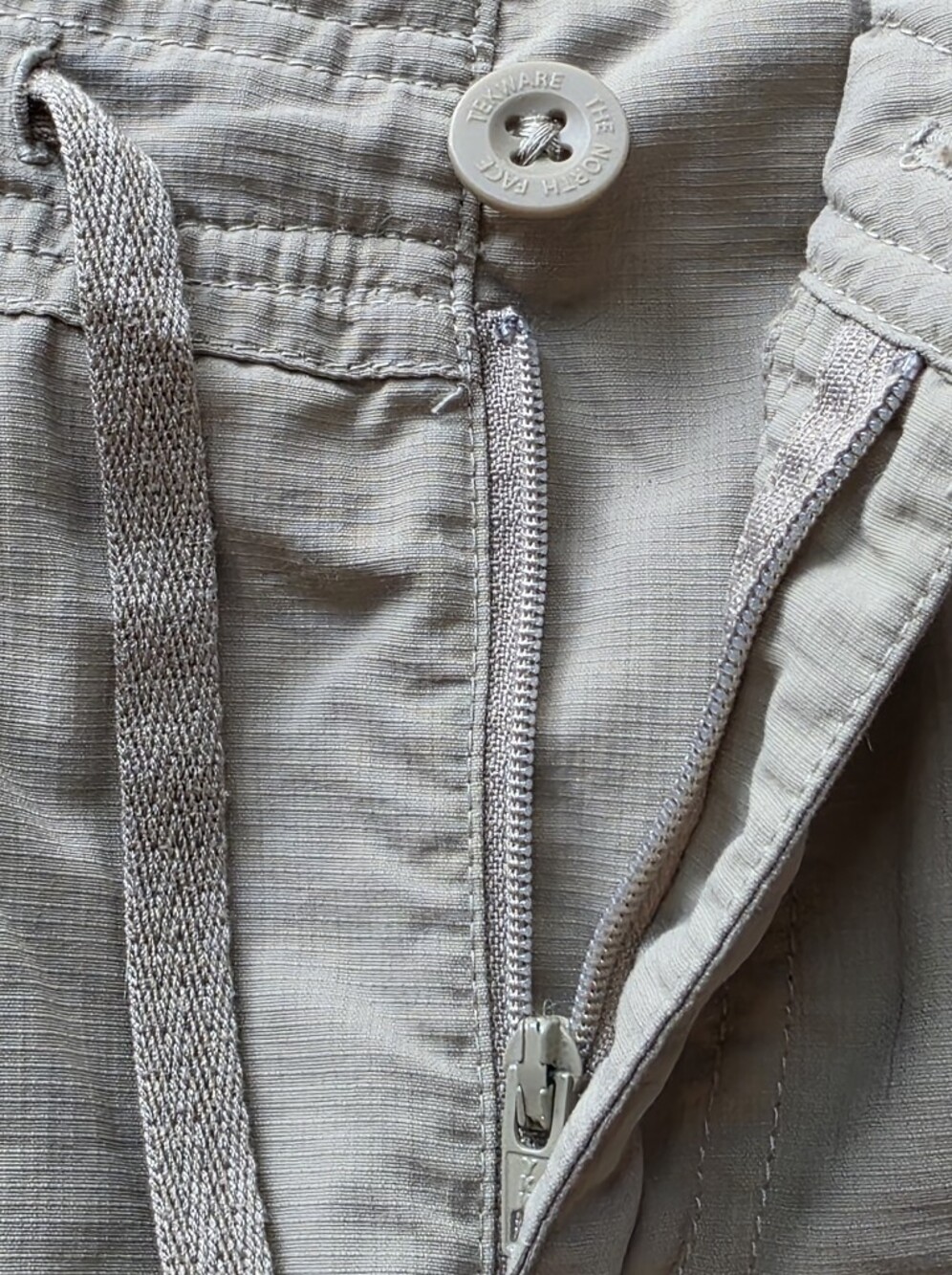 The North Face Cargo Shorts-Women's Size 10/L - Picture 9 of 12